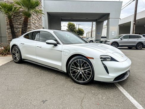 Used 2022 Porsche Taycan image 1