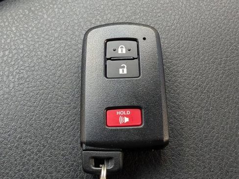 Used 2022 Toyota Tacoma Limited image 31