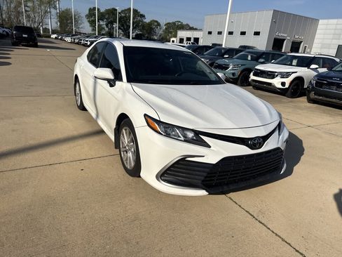 Used 2023 Toyota Camry LE image 8