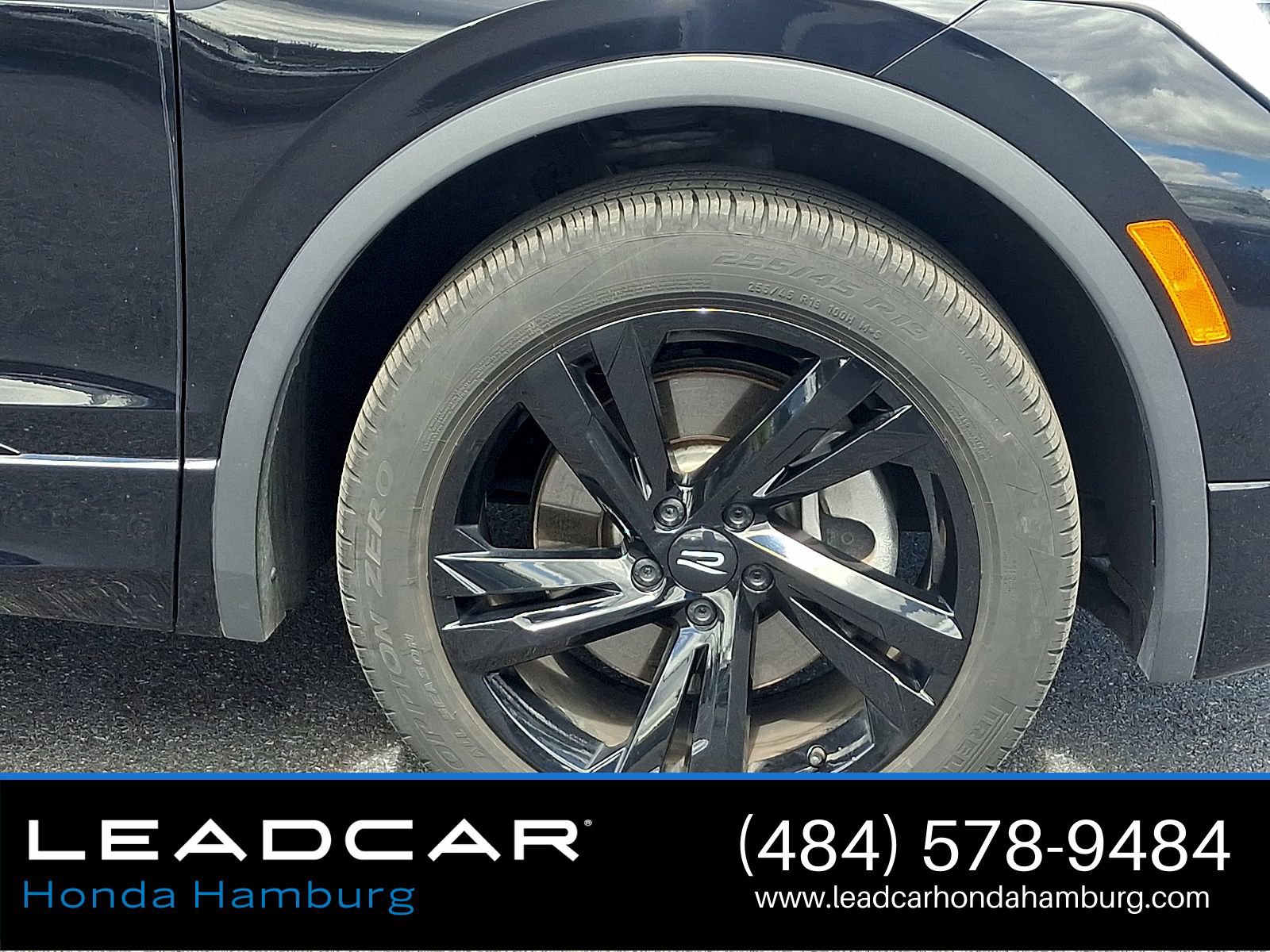 Used 2024 Volkswagen Tiguan SE R-Line AWD/4WD image 9