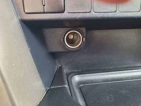 Used 2015 Toyota RAV4 LE FWD image 25