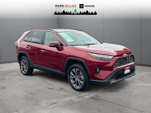 Used 2022 Toyota RAV4 Limited AWD/4WD image 7