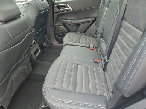 New 2025 Mitsubishi Outlander SE image 13