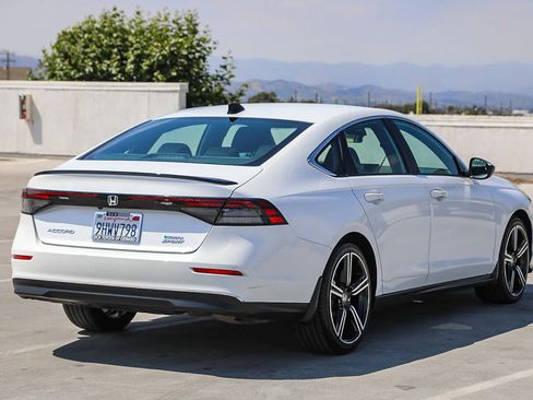 Used 2023 Honda Accord Sport image 4
