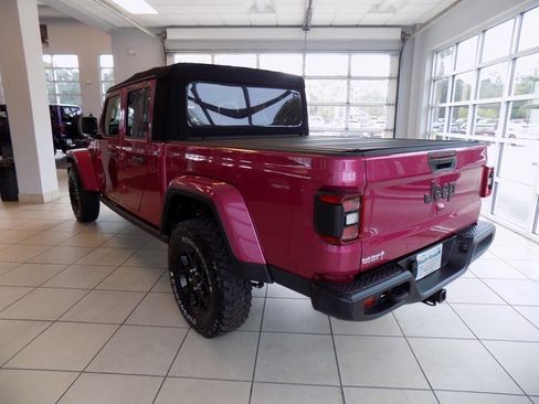 Used 2024 Jeep Gladiator Sport image 9