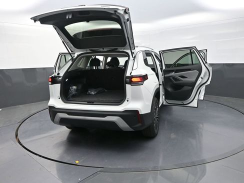 Used 2025 Volkswagen Tiguan S image 36