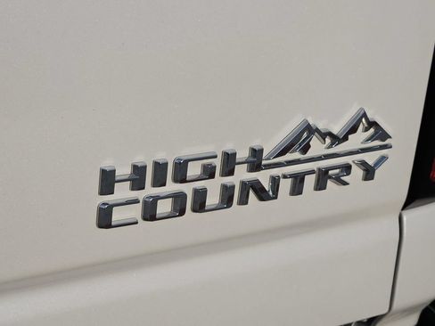 Used 2025 Chevrolet Silverado 2500 High Country w/ Technology Package AWD/4WD image 44