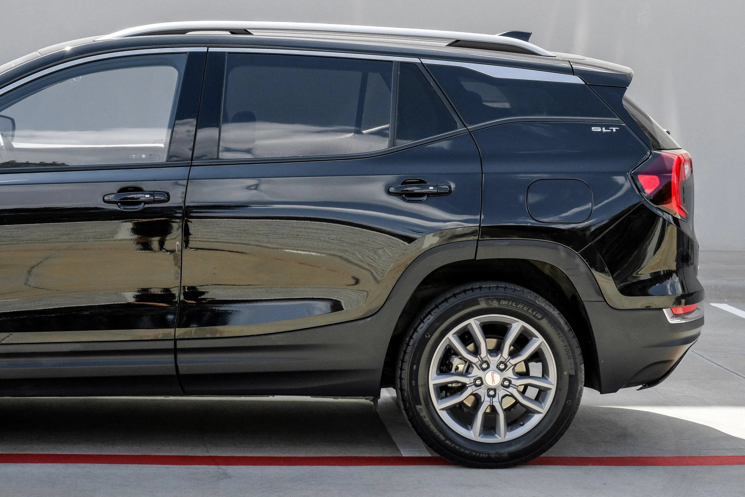 Used 2023 GMC Terrain SLT AWD/4WD image 12