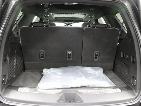 Used 2025 Chevrolet Tahoe RST image 40