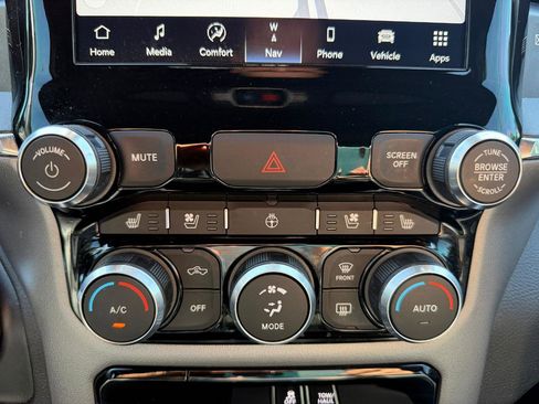 Used 2024 RAM 1500 Laramie RWD image 19