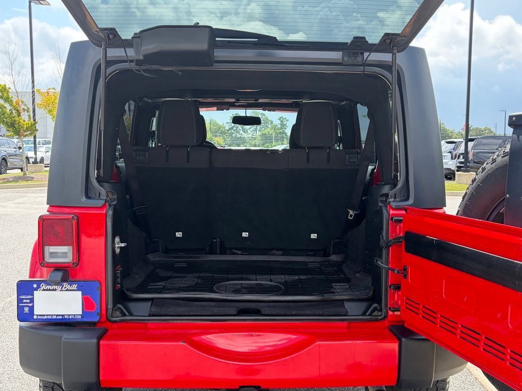 Used 2018 Jeep Wrangler Unlimited Sahara w/ Connectivity Group AWD/4WD image 20