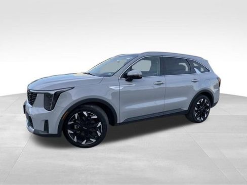 Used 2024 Kia Sorento EX w/ Panoramic Sunroof Package FWD image 3