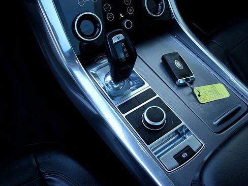 Used 2020 Land Rover Range Rover Sport HSE image 18