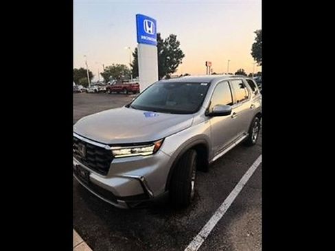 Used 2025 Honda Pilot EX-L image 13