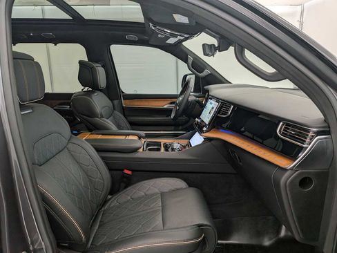 Used 2024 Jeep Grand Wagoneer Series III image 22