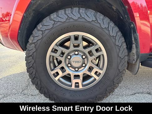 Used 2020 Toyota 4Runner Venture w/ Moonroof Package AWD/4WD image 11