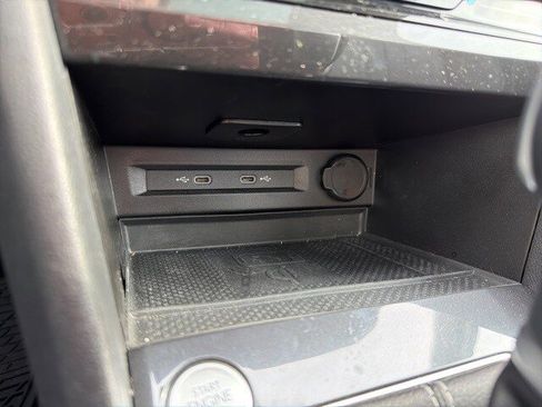 Used 2024 Volkswagen Tiguan SE image 33