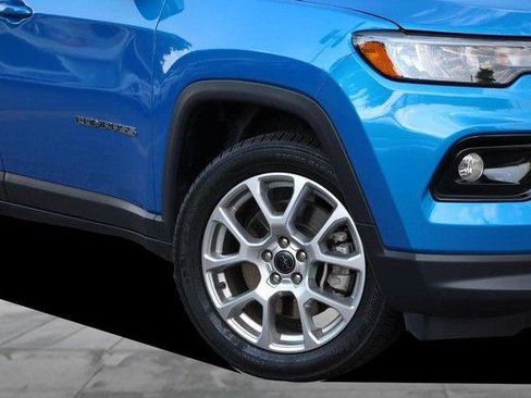 Used 2025 Jeep Compass Limited AWD/4WD image 3