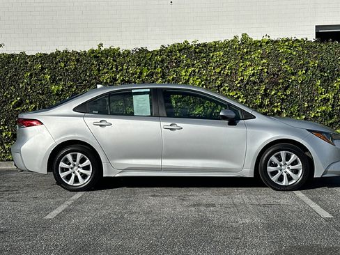 Used 2025 Toyota Corolla LE image 3