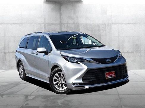 Used 2021 Toyota Sienna XLE w/ XLE Plus Package image 2