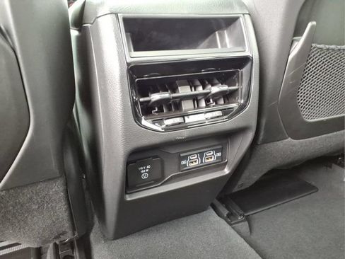 Used 2024 Jeep Grand Cherokee Altitude AWD/4WD image 20