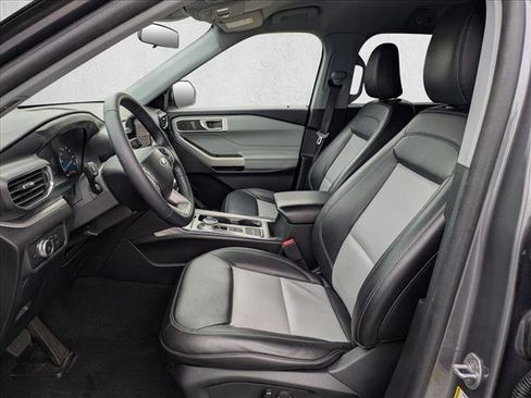 Used 2022 Ford Explorer XLT w/ Equipment Group 202A image 16