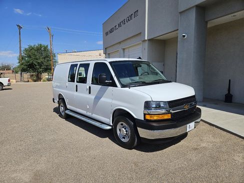 Used 2025 Chevrolet Express 2500 w/ Driver Convenience Package RWD image 5
