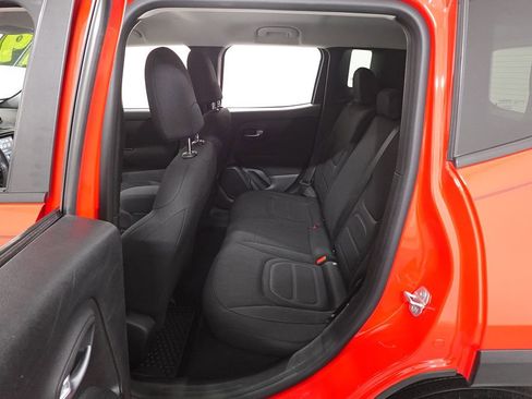 Used 2019 Jeep Renegade Latitude w/ Cold Weather Group image 23