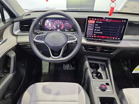 New 2026 Volkswagen Tiguan SE FWD image 15
