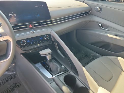 Used 2024 Hyundai Elantra SEL image 30
