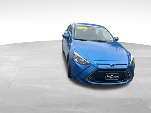 Used 2019 Toyota Yaris LE FWD image 2