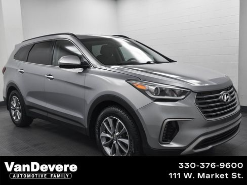 Used 2017 Hyundai Santa Fe SE image 1
