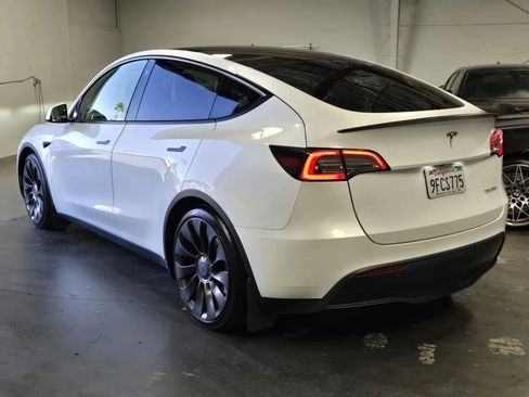 Used 2023 Tesla Model Y Performance AWD/4WD image 2