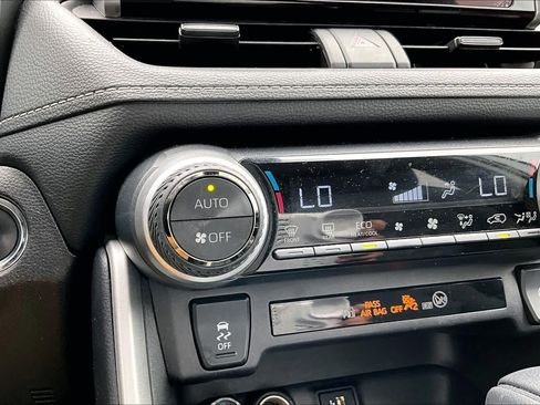 Used 2025 Toyota RAV4 XLE FWD image 35