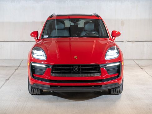 Certified 2024 Porsche Macan AWD/4WD image 6