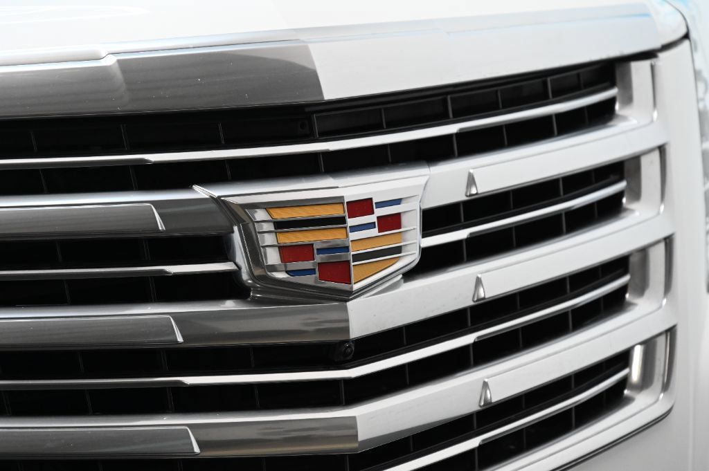 Used 2018 Cadillac Escalade Platinum AWD/4WD image 11