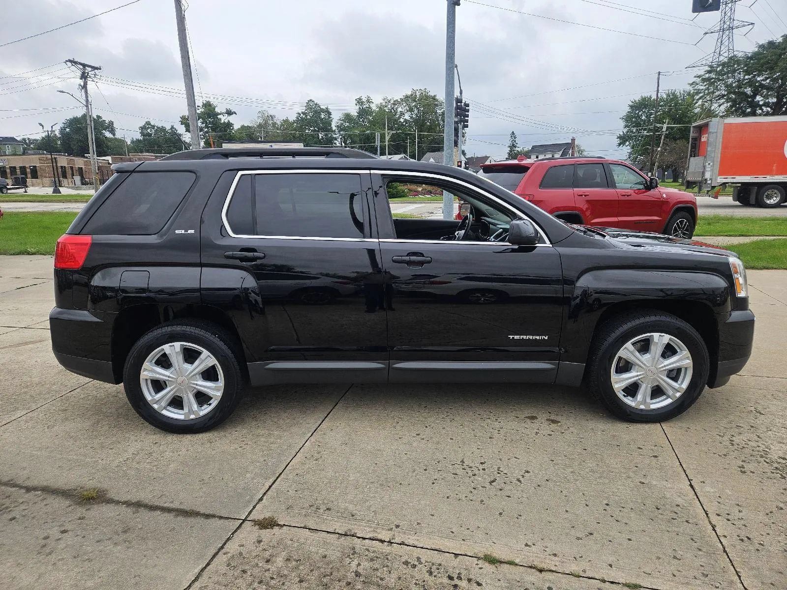 Used 2017 GMC Terrain SLE w/ Convenience Package FWD image 5