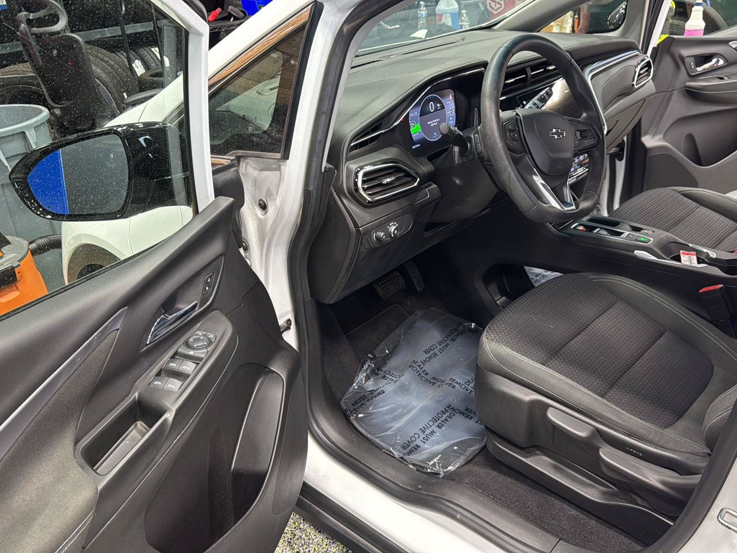 Used 2023 Chevrolet Bolt LT FWD image 14