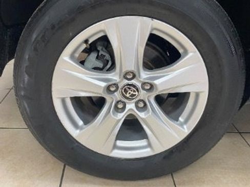 Used 2021 Toyota RAV4 XLE w/ Convenience Package image 33