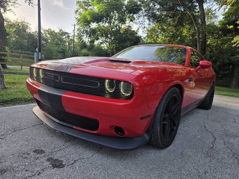 Used 2016 Dodge Challenger R/T Scat Pack RWD image 9