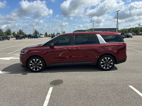 Used 2023 Kia Carnival EX FWD image 12