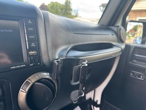 Used 2018 Jeep Wrangler Unlimited Sport AWD/4WD image 35