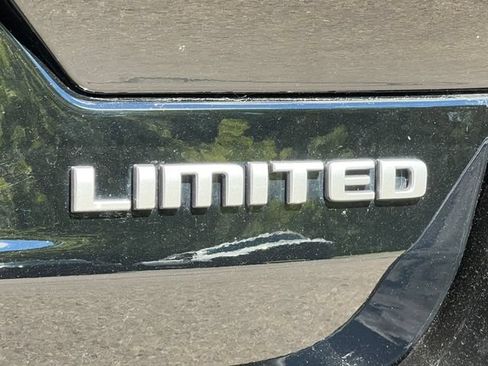 Used 2025 Jeep Grand Cherokee Limited w/ Luxury Tech Group II AWD/4WD image 9