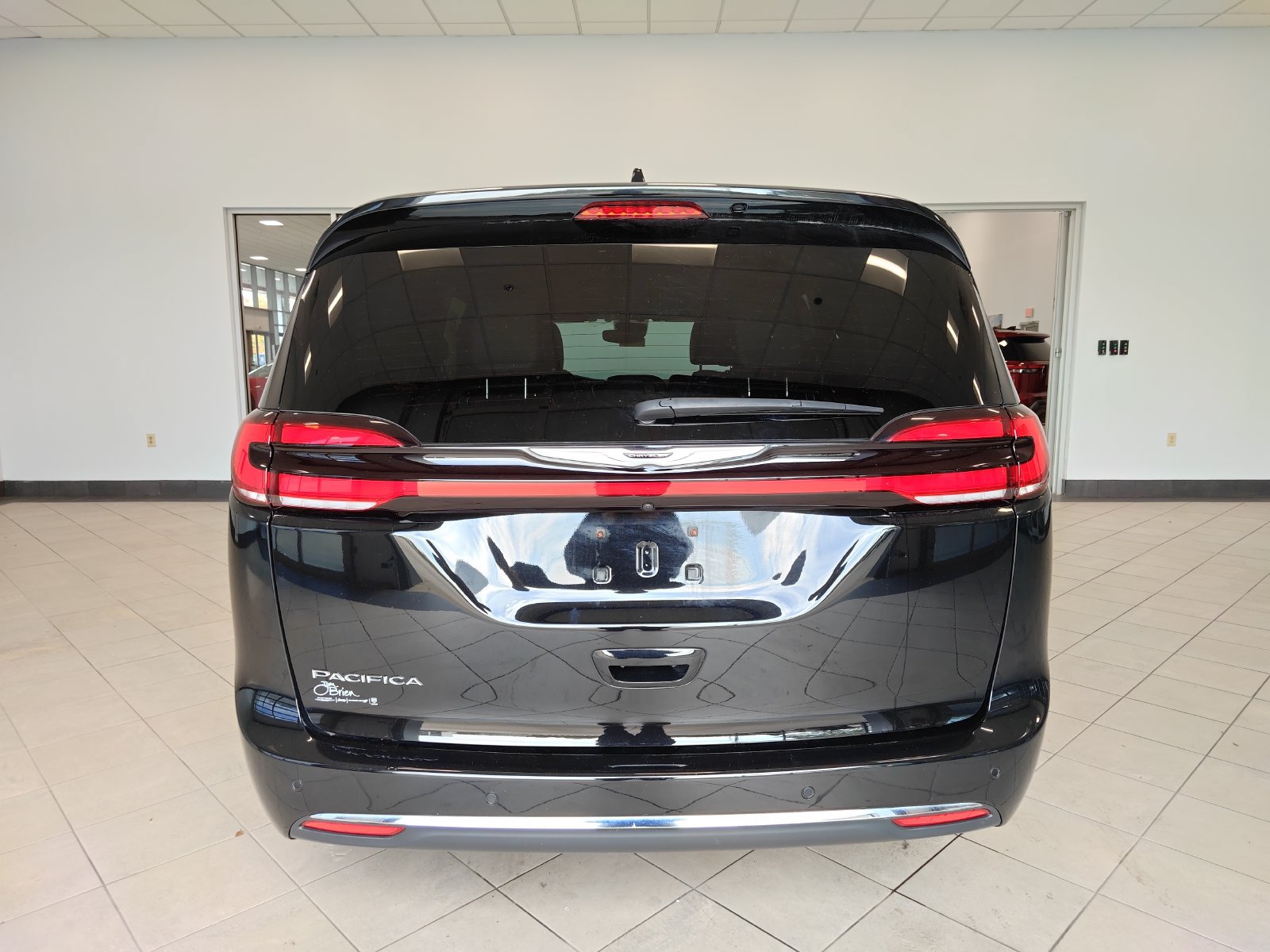 Used 2025 Chrysler Pacifica Select FWD image 4