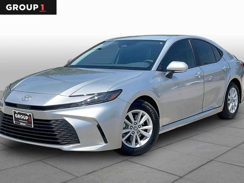 Used 2026 Toyota Camry LE w/ Convenience Package FWD image 1