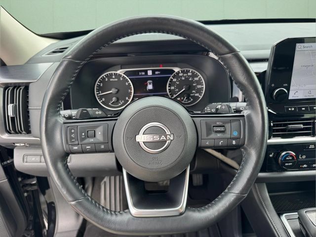 Used 2023 Nissan Pathfinder SL AWD/4WD image 25