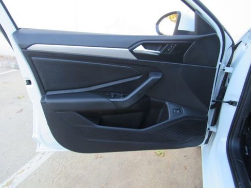 Used 2020 Volkswagen Jetta SE w/ SE Cold Weather Package image 12