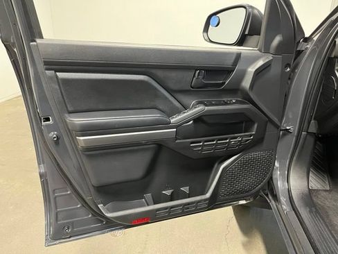 Used 2025 Toyota Tacoma SR5 AWD/4WD image 24