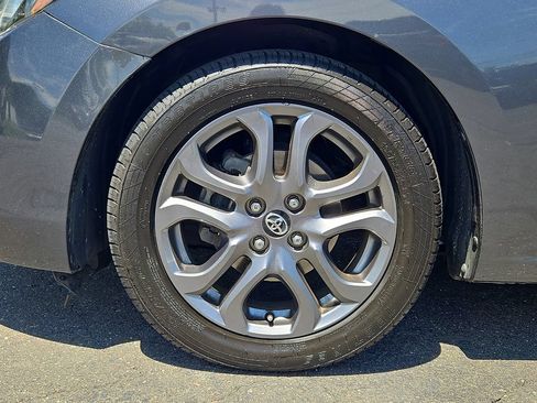 Used 2019 Toyota Yaris LE FWD image 9
