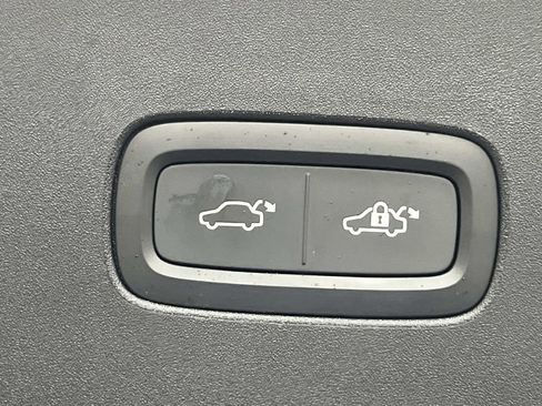 Used 2025 Volvo EX90 Ultra image 13